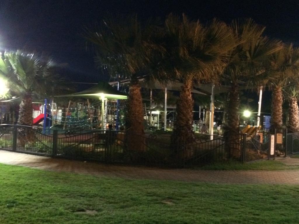 Adelaide - Semaphore Beach Front المظهر الخارجي الصورة